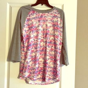 Lularoe Randy- L (baseball tee)